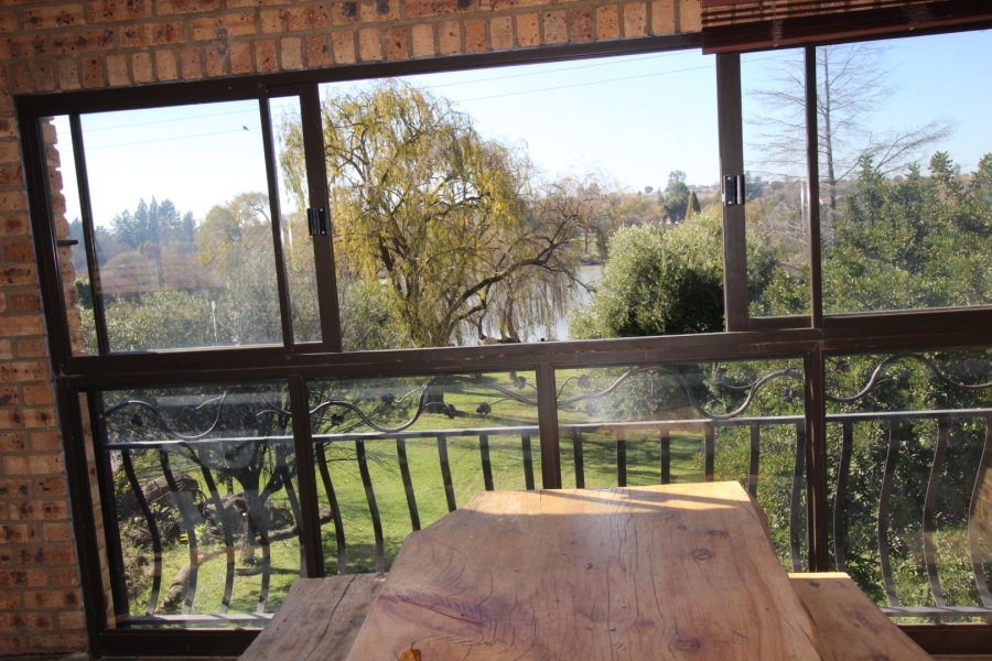 3 Bedroom Property for Sale in Lake Deneysville Free State